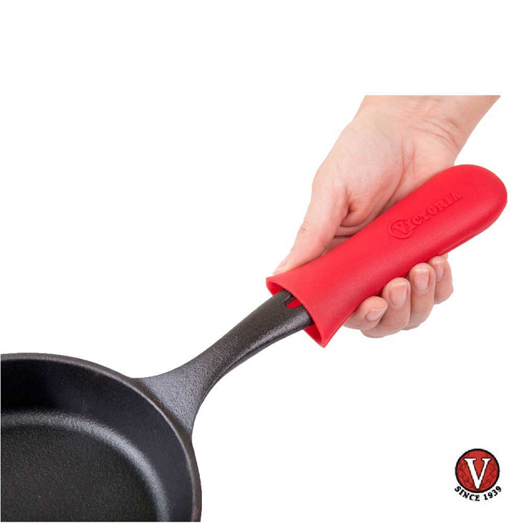 Combo Sartén de Hierro Fundido Victoria de 20 Cm + Mango de Silicona
