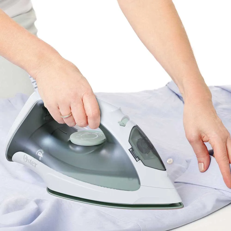 Plancha de Ropa Oster a Vapor Verde Antiadherente GCSTBS3803
