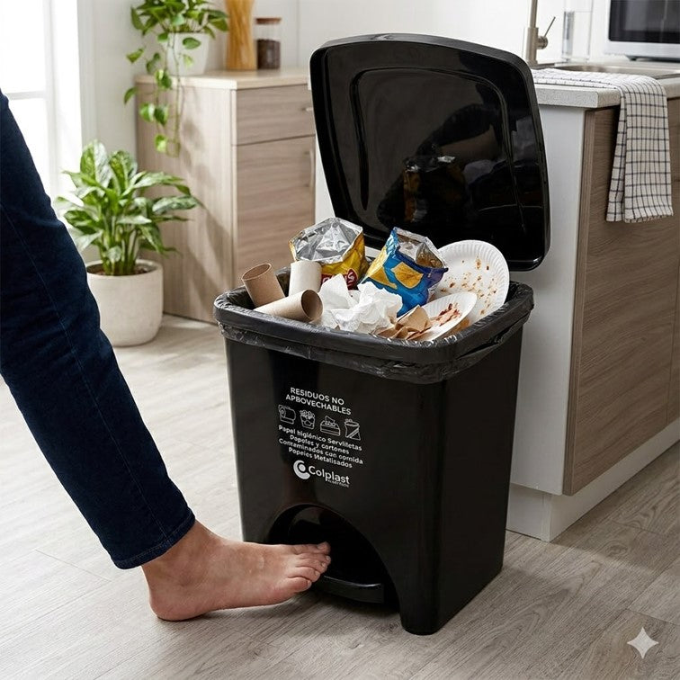Papelera de Pedal Cuadrada de 22 Litros Colplast
